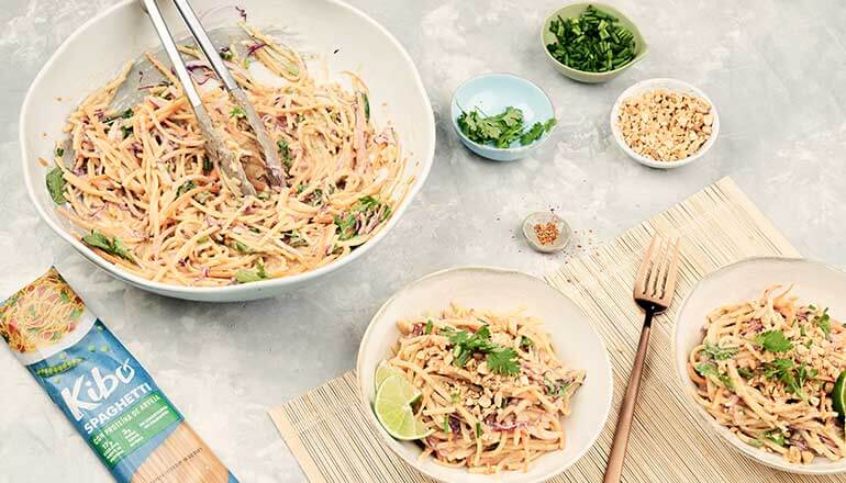 Espaguetis con Salsa Thai y Vegetales - Kibo